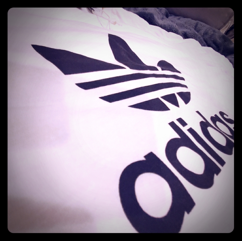 Trendy Classic Adidas White-Tee